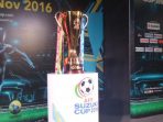 melihat-dari-dekat-trofi-piala-aff